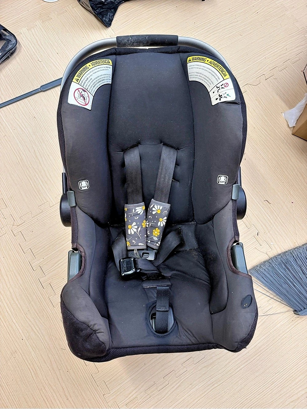 Nuna Seat with Canopy